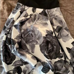 Women's Black & White Floral Pleated Skirt
